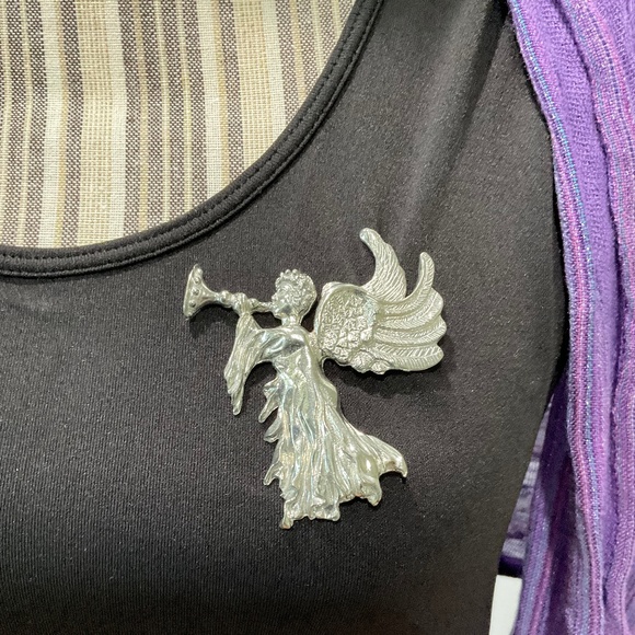 Maurice Milleur Fine Pewter Angel Blowing Trumpet Pin - Picture 3 of 5